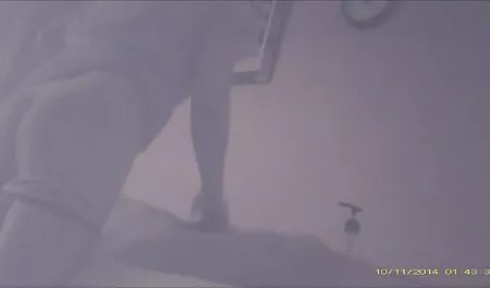 Вона пішла у ванну і жорстоко згвалтувала еротичне відео безплатно