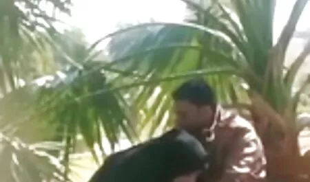 Підліток і бризкає водою зі свого порно відео скачати безкоштовно фонтану