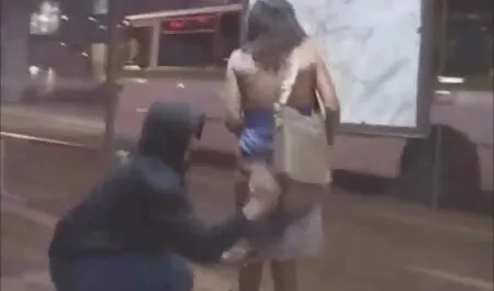 Симпатична красуня парнуха безкоштовно дика